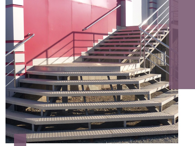 Лестницы для магазина в Лениногорске — изготовление и монтаж