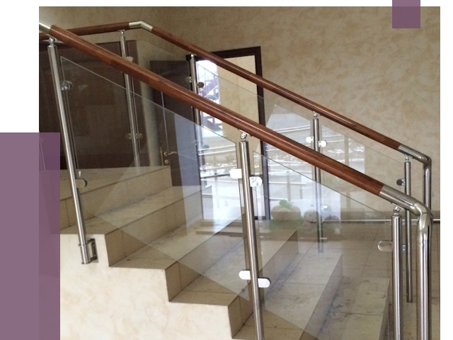 Комбинированные перила из металла и дерева в Лениногорске