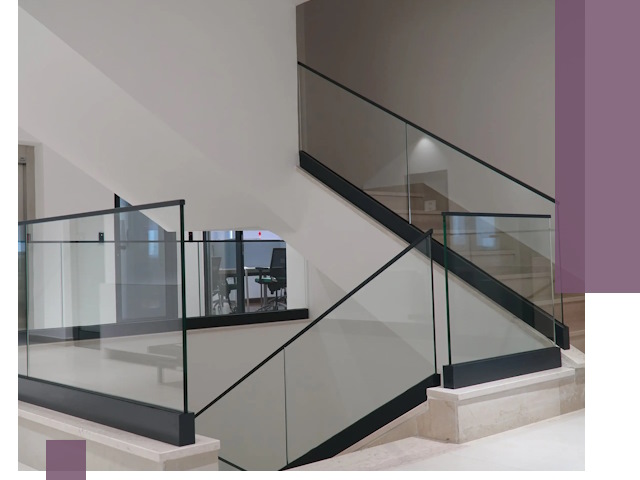 Стеклянные перила премиум-класса с установкой в Лениногорске