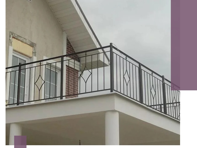 Изготовление балконных ограждений в Лениногорске из металла и стекла